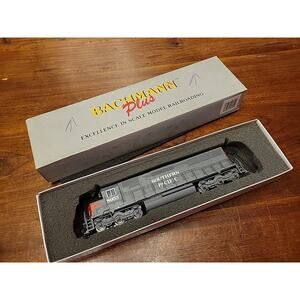 HO Gauge Bachmann 11605 EMD SD45 Loco SP Bloody Nose 8953 Southern Pacific